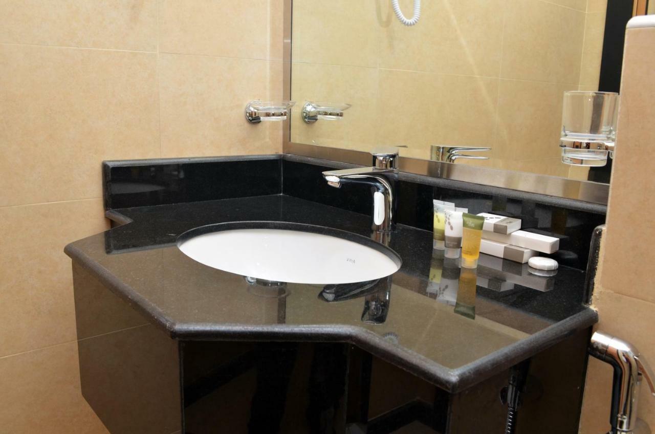Apartamento Nooh Tower Al Hidd Exterior foto